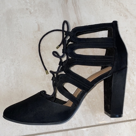 Black lace up heels - Picture 4 of 4